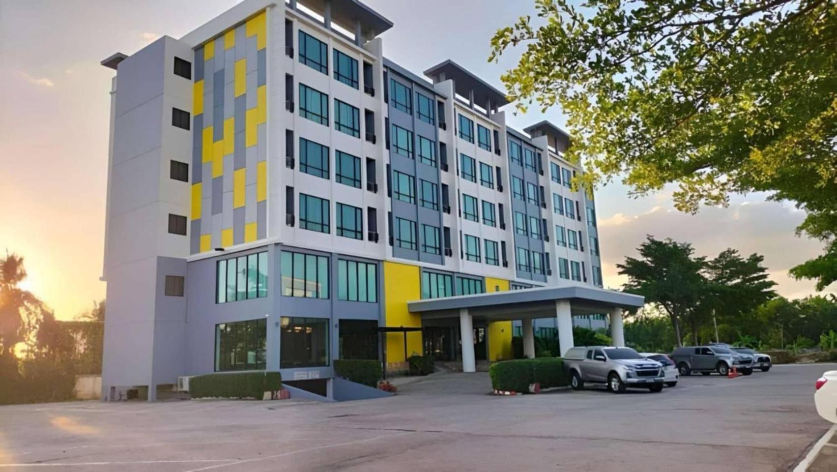 S Tara Grand Hotel Surat Thani Exterior photo