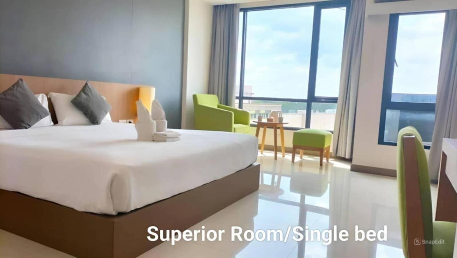 S Tara Grand Hotel Surat Thani Exterior photo