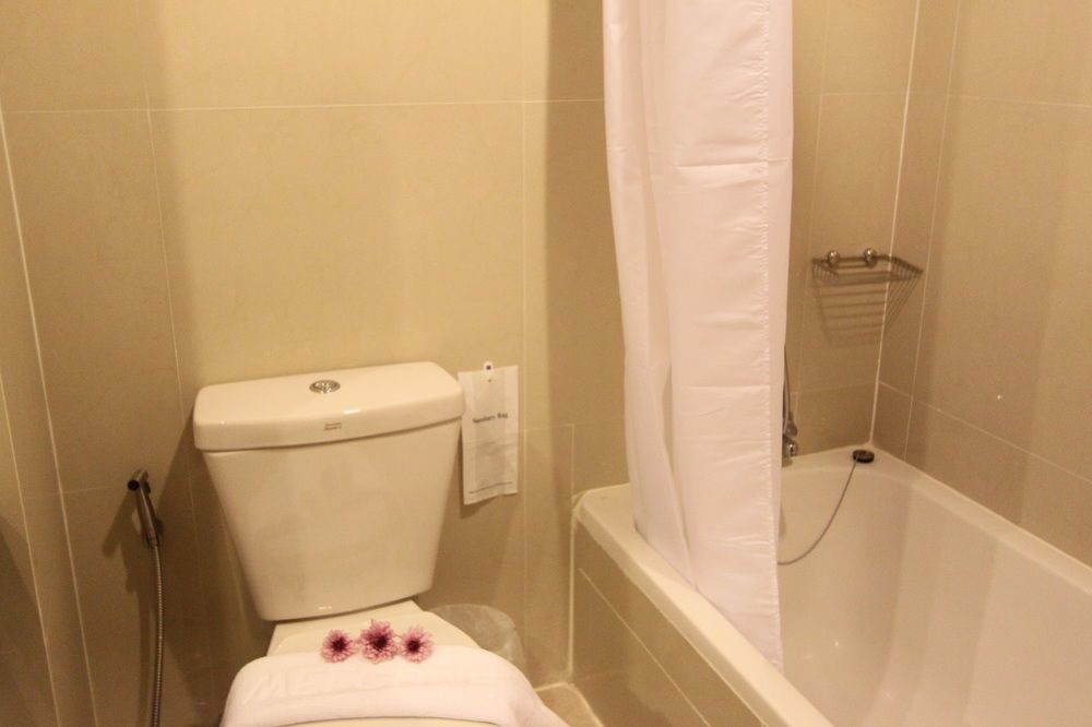 S Tara Grand Hotel Surat Thani Exterior photo